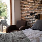 4u Bed & Opoul-Perillos